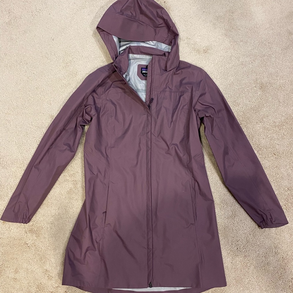 Womens Patagonia raincoat, size medium,mid thigh length. Dusty purple color